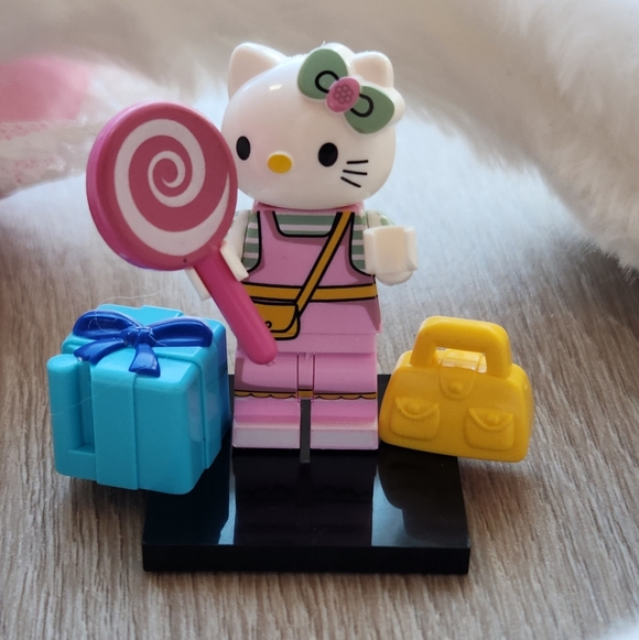 Hello Kitty Bundle - Fuzzy Ears Headband & Minifig - Picture 5 of 6